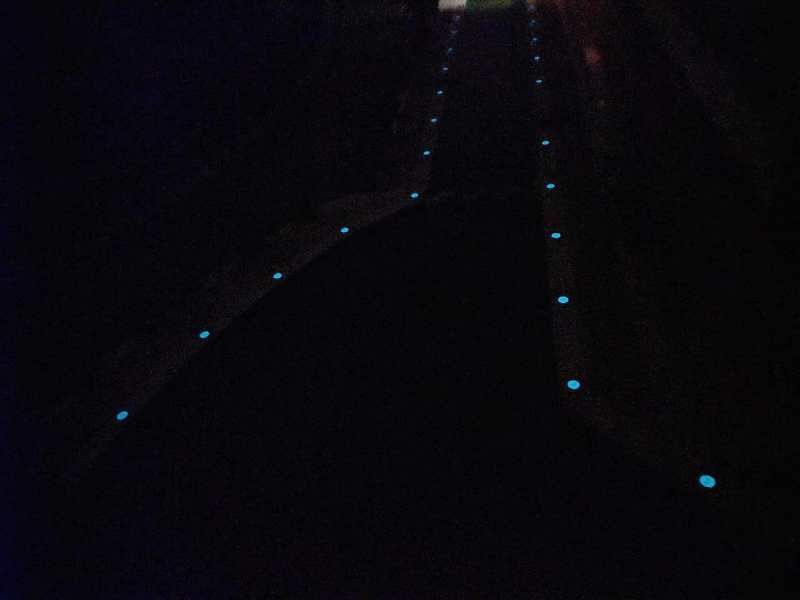 Lámpara de salida de flecha luminosa inorgánica en el centro comercial
