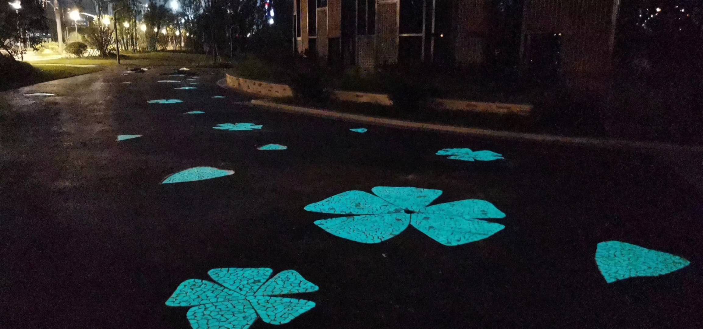 Azulejos de ndicadores luminosos para el camino ciego que brilla en la oscuridad.
